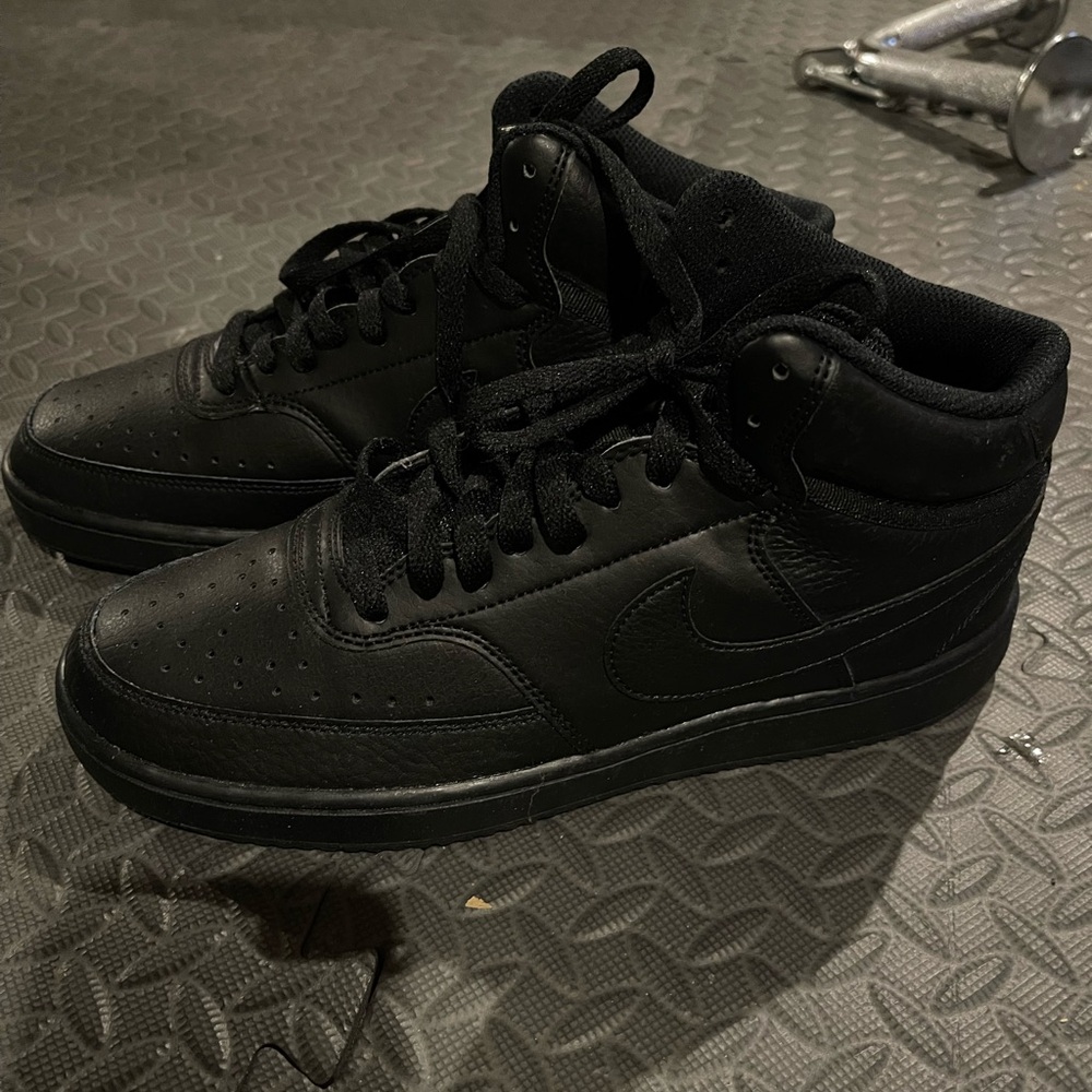 Men’s Black Hightop Nike Shoes Size 9
